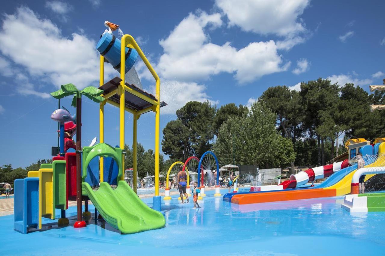 Lux Camp - Mobile Homes In Bi Village Fažana Εξωτερικό φωτογραφία