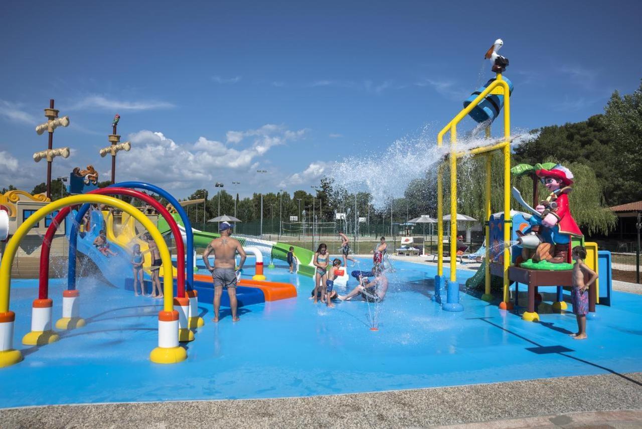 Lux Camp - Mobile Homes In Bi Village Fažana Εξωτερικό φωτογραφία